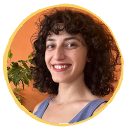 eğitmen Berçem'in gülen portresi